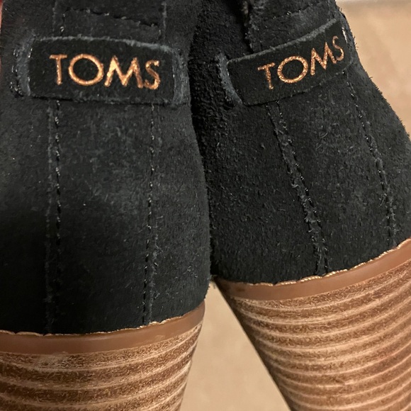 TOMS Classic Black Ankle Boots - Picture 3 of 10